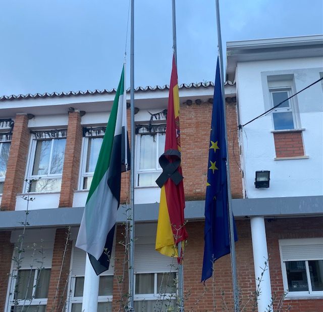 Banderas a media asta